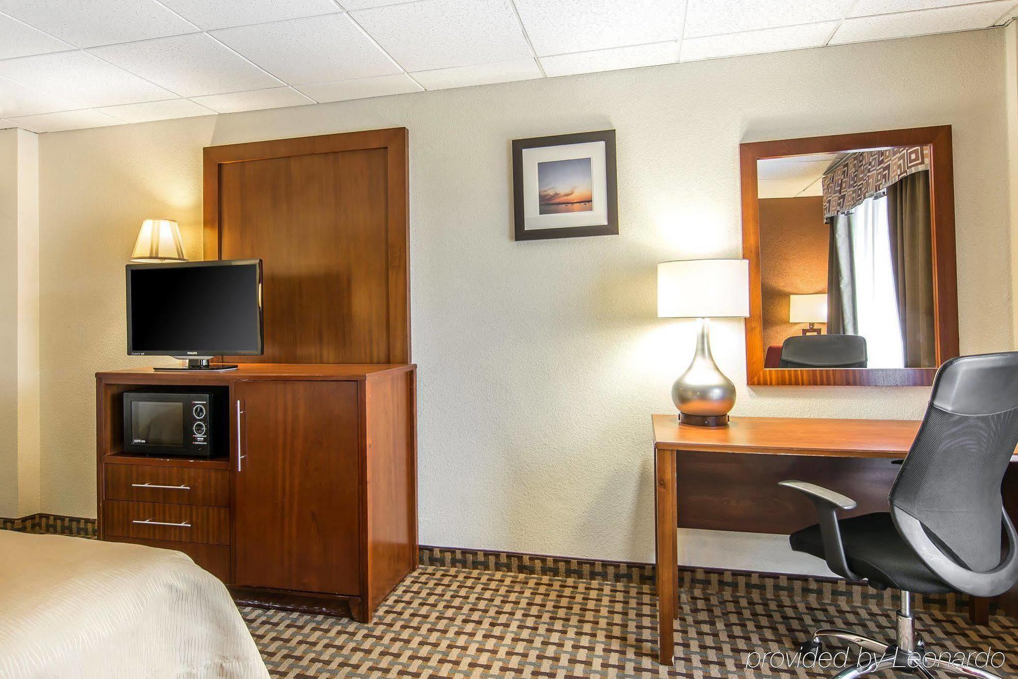 Quality Inn And Suites Conference Center Richmond Eksteriør billede